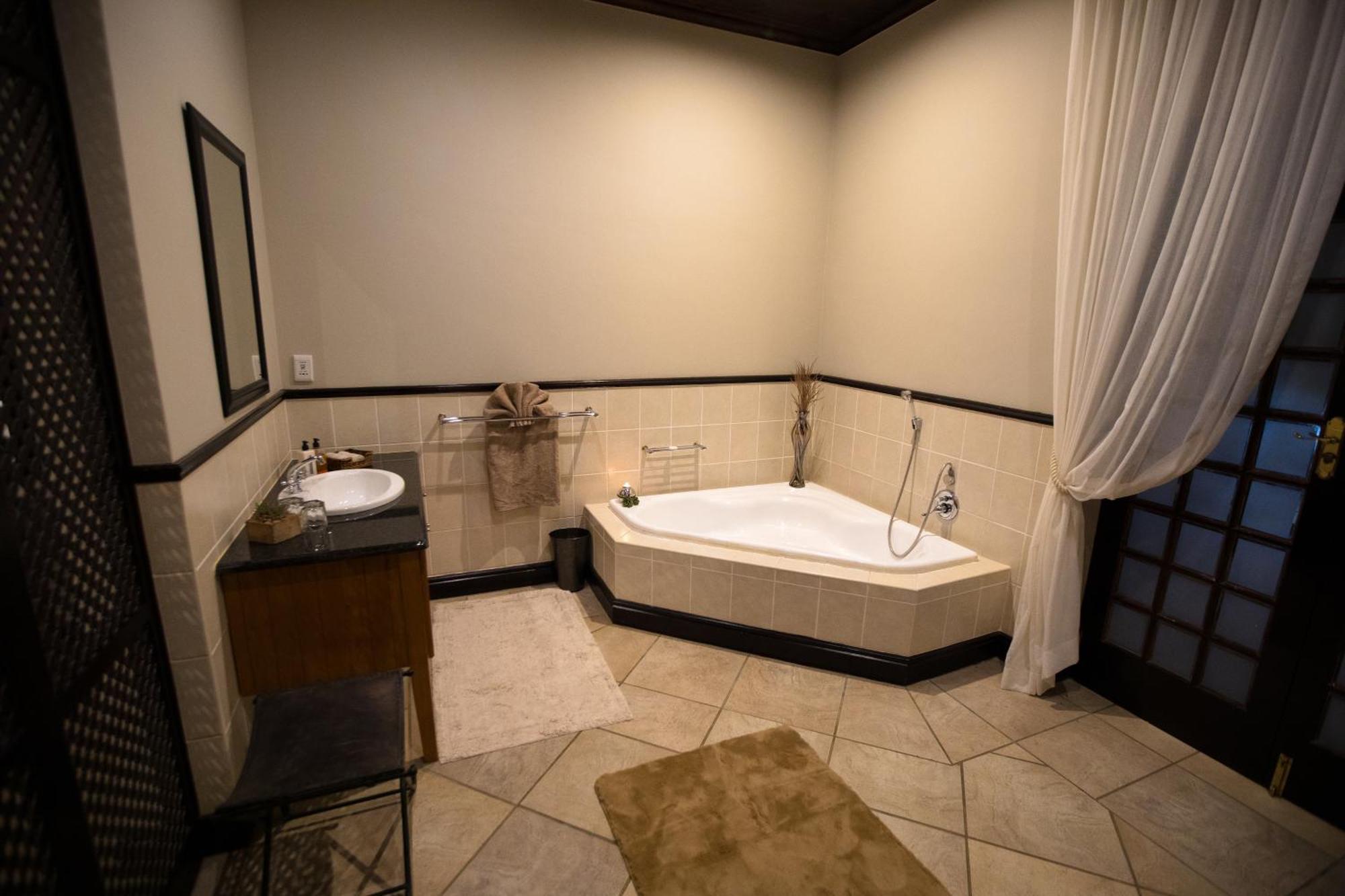 Swartberg Private Game Lodge *